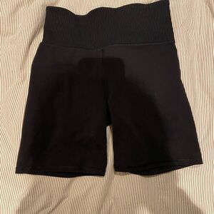 NWT Vuori black rib studio short small